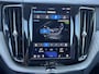 Volvo XC60 2.0 T6 Recharge 340 pk AWD Inscription Exclusive Trekhaak Panoramadak Navigatie Blis 20 Inch Velgen Harman Kardon Pilot Assist ACC Head Up Display DAB Carplay Getint Glas NL Auto Plug-in Hybride 1e Eigenaar BTW Auto