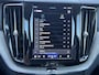 Volvo XC60 2.0 T6 Recharge 340 pk AWD Inscription Exclusive Trekhaak Panoramadak Navigatie Blis 20 Inch Velgen Harman Kardon Pilot Assist ACC Head Up Display DAB Carplay Getint Glas NL Auto Plug-in Hybride 1e Eigenaar BTW Auto