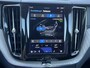 Volvo XC60 2.0 T6 Recharge AWD Inscription Exclusive Trekhaak Panoramadak Navigatie Blis 20 Inch Velgen Harman Kardon Pilot Assist ACC Head Up Display DAB Carplay Getint Glas NL Auto Plug-in Hybride 1e Eigenaar BTW Auto