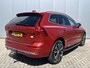Volvo XC60 2.0 T6 Recharge AWD Inscription Exclusive Trekhaak Panoramadak Leer Navigatie ACC BLIS 20 Inch Velgen Harman Kardon Pilot Assist Adaptive Cruise Control Head Up Display DAB Apple Carplay Extra Getint Glas NL Auto Plug-in Hybride 1e Eigenaar BTW Auto