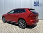 Volvo XC60 2.0 T6 Recharge AWD Inscription Exclusive Trekhaak Panoramadak Navigatie Blis 20 Inch Velgen Harman Kardon Pilot Assist ACC Head Up Display DAB Carplay Getint Glas NL Auto Plug-in Hybride 1e Eigenaar BTW Auto