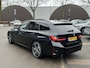 BMW 3-Serie Touring 320e M-SPORT | FACELIFT| PANO|1.STE EIGENAAR, DEALER OH. | LEER | ELEK. TREKHAAK| FABRIEKSGARANTIE T/M 08 2027| LEER| STOELVERWARMING| 19 INCH! SUPER COMPLEET!