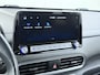 Hyundai Kona Electric EV 64kWh 204pk SOH 100% Premium Leer Warmtepomp Head-Up Display Apple Carplay Android Navi Camera Elektr.Stoelen+Leer+Verwarmd+Gekoeld Adaptive Cruise/Stop&Go Forward-Collision-Avoidance-Assist (FCA) Led Keyless DAB+ Keyless Krell®-Audio Pdc Subwoofer Bluetooth Dodehoek detector Privacy Glas Rijstrooksensor 1e Eigenaar Origineel Nederlandse Auto  € 48.210 nieuw!
