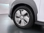 Hyundai Kona Electric EV 64kWh 204pk SOH 100% Premium Leer Warmtepomp Head-Up Display Apple Carplay Android Navi Camera Elektr.Stoelen+Leer+Verwarmd+Gekoeld Adaptive Cruise/Stop&Go Forward-Collision-Avoidance-Assist (FCA) Led Keyless DAB+ Keyless Krell®-Audio Pdc Subwoofer Bluetooth Dodehoek detector Privacy Glas Rijstrooksensor 1e Eigenaar Origineel Nederlandse Auto  € 48.210 nieuw!