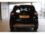 Ford Kuga 1.5-150pk EcoBoost Titanium. Nette Ford Kuga met een trekgewicht van maar liefst 2.000kg ! Autm. airco, stoel-, stuur- en voorraamverw., camera, parkeersensoren achter, navigatie, telefoonvoorb.,  17"LM wielen+all season banden, trekhaak, adapt. cruise cntrl etc.