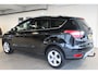 Ford Kuga 1.5-150pk EcoBoost Titanium. Nette Ford Kuga met een trekgewicht van maar liefst 2.000kg ! Autm. airco, stoel-, stuur- en voorraamverw., camera, parkeersensoren achter, navigatie, telefoonvoorb.,  17"LM wielen+all season banden, trekhaak, adapt. cruise cntrl etc.