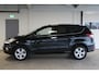Ford Kuga 1.5-150pk EcoBoost Titanium. Nette Ford Kuga met een trekgewicht van maar liefst 2.000kg ! Autm. airco, stoel-, stuur- en voorraamverw., camera, parkeersensoren achter, navigatie, telefoonvoorb.,  17"LM wielen+all season banden, trekhaak, adapt. cruise cntrl etc.