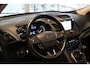 Ford Kuga 1.5-150pk EcoBoost Titanium. Nette Ford Kuga met een trekgewicht van maar liefst 2.000kg ! Autm. airco, stoel-, stuur- en voorraamverw., camera, parkeersensoren achter, navigatie, telefoonvoorb.,  17"LM wielen+all season banden, trekhaak, adapt. cruise cntrl etc.