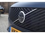 Volvo XC90 2.0 T8 Plug-in hybrid AWD Ultra Dark | Adaptieve Cruise Control | Luchtvering | Trekhaak | Panoramadak | Bowers & Wilkins Audio | Nappa Lederen Bekleding | Stoel-/Stuurverwarming | 360 Parkeercamera | 21" Velgen | Stoelventilatie | Massagefuntie voorstoelen |