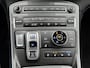 Hyundai Santa Fe 1.6 T-GDI PHEV Premium Sky / Dealer Onderhouden / Fabrieksgarantie tot 11-2027 /Lederen interieur / Schuif-kanteldak / 1.350 kg Trekgewicht / Verwarmde stoelen + stuurwiel + gekoelde stoelen / Keyless entry / Navigatie / Camera / LMV / HUD /