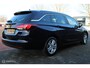 Opel Astra Sports Tourer 1.4 Turbo 150 PK Online Edition, Stoel-stuurverwarming, Trekhaak, Sportstoelen, Pdc voor + achter, Donker glas