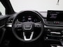 Audi Q5 2.0 TFSI e-hybrid quattro Advanced edition l Adaptive cruise control l Glazen panoramadak l Head-up display l Stoelverwarming l Elektrisch bedienbare bestuurdersstoel met geheugen l Navigatie l Elektrisch verstelbaar stuur l Trekhaak l Privacy glas