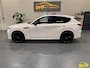 Mazda CX-60 2.5 e-SkyActiv PHEV Homura Plus | Alle packs | Rhodaium White Metallic | Pano | Trekhaak | Bose | ACC | 360 cam | Navi | HUD | Dodehoek | memory | Stoelverwarming | Stoelventilatie