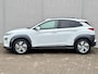 Hyundai Kona Electric EV Premium 64 kWh / Volledig Dealer Onderhouden / 8 jaar batterijgarantie tot 160.000km / SOH 100% / 3-Fase / Adaptieve cruise control / HUD / Lederen bekleding / Stoelverwarming, Stoelventilatie & Stuurverwarming / Apple carplay/Android auto /