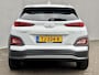 Hyundai Kona Electric EV Premium 64 kWh / Volledig Dealer Onderhouden / 8 jaar batterijgarantie tot 160.000km / SOH 100% / 3-Fase / Adaptieve cruise control / HUD / Lederen bekleding / Stoelverwarming, Stoelventilatie & Stuurverwarming / Apple carplay/Android auto /