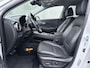 Hyundai Kona Electric EV Premium 64 kWh / Volledig Dealer Onderhouden / 8 jaar batterijgarantie tot 160.000km / SOH 100% / 3-Fase / Adaptieve cruise control / HUD / Lederen bekleding / Stoelverwarming, Stoelventilatie & Stuurverwarming / Apple carplay/Android auto /