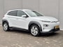 Hyundai Kona Electric EV Premium 64 kWh / Volledig Dealer Onderhouden / 8 jaar batterijgarantie tot 160.000km / SOH 100% / 3-Fase / Adaptieve cruise control / HUD / Lederen bekleding / Stoelverwarming, Stoelventilatie & Stuurverwarming / Apple carplay/Android auto /