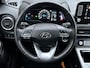 Hyundai Kona Electric EV Premium 64 kWh / Volledig Dealer Onderhouden / 8 jaar batterijgarantie tot 160.000km / SOH 100% / 3-Fase / Adaptieve cruise control / HUD / Lederen bekleding / Stoelverwarming, Stoelventilatie & Stuurverwarming / Apple carplay/Android auto /