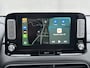 Hyundai Kona Electric EV Premium 64 kWh / Volledig Dealer Onderhouden / 8 jaar batterijgarantie tot 160.000km / SOH 100% / 3-Fase / Adaptieve cruise control / HUD / Lederen bekleding / Stoelverwarming, Stoelventilatie & Stuurverwarming / Apple carplay/Android auto /
