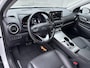 Hyundai Kona Electric EV Premium 64 kWh / Volledig Dealer Onderhouden / 8 jaar batterijgarantie tot 160.000km / SOH 100% / 3-Fase / Adaptieve cruise control / HUD / Lederen bekleding / Stoelverwarming, Stoelventilatie & Stuurverwarming / Apple carplay/Android auto /