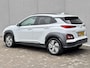 Hyundai Kona Electric EV Premium 64 kWh / Volledig Dealer Onderhouden / 8 jaar batterijgarantie tot 160.000km / SOH 100% / 3-Fase / Adaptieve cruise control / HUD / Lederen bekleding / Stoelverwarming, Stoelventilatie & Stuurverwarming / Apple carplay/Android auto /