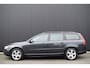 Volvo V70 3.2 AWD Automaat Kinetic Zwart Leder | Xenon | Dynaudio | Full Map Navi | Trekhaak | Volledig Onderhouden!!