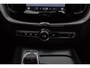 Volvo XC60 2.0 T6 Plug-in hybrid AWD HUD Panodak Leder Navi Camera Elektr. bedienbare achterklep Sfeerverlichting PDC LM velgen BTW auto! SPLINTERNIEUW!