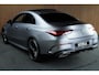 Mercedes-Benz CLA 180 AMG Line HUD Panodak Navi Leer Camera Memory Stoelverwarming Stuurverwarming PTS Ambient LM velgen