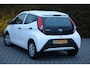 Toyota Aygo 1.0 VVT-i x-fun Airco | Cruise | Iso - fix | Dealer onderhouden garantie tot 2031 / 200.000 km