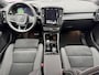 Volvo EX40 Single Motor Extended Range Plus Europa 82 kWh Europa | Harman/Kardon | Power Seats | BLIS | Adaptive Cruise Control | Stoelverwarming voor & achter | Stuurverwarming | Warmtepomp | Getint Glas |