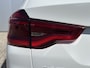 BMW X3 xDrive30e M-Sport Trekhaak Head Up Display Rondzicht Camera Adaptieve Led Koplampen Sfeerverlichting Navigatie Life Cockpit Professional 20 Inch Velgen Extra Getint Glas Apple Carplay Android Auto DAB Hoogglans Shadow Line Plug In Hybride 1e Eigenaar