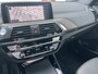 BMW X3 xDrive30e M-Sport Trekhaak Head Up Display Rondzicht Camera Adaptieve Led Koplampen Sfeerverlichting Navigatie Life Cockpit Professional 20 Inch Velgen Extra Getint Glas Apple Carplay Android Auto DAB Hoogglans Shadow Line Plug In Hybride 1e Eigenaar