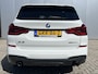 BMW X3 xDrive30e M-Sport Trekhaak Head Up Display Rondzicht Camera Adaptieve Led Koplampen Sfeerverlichting Navigatie Life Cockpit Professional 20 Inch Velgen Extra Getint Glas Apple Carplay Android Auto DAB Hoogglans Shadow Line Plug In Hybride 1e Eigenaar