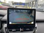 Toyota Corolla Cross 2.0 HYBRID 184PK FIRST-EDITION BLIND-SPOT ELEK-ACHTERKLEP LM-VELGEN KEYLESS PARK-SENSOREN STOELVERW DRAADLOOS-LADEN AD-CRUISE BLUETOOTH