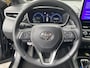 Toyota Corolla Cross 2.0 HYBRID 184PK FIRST-EDITION BLIND-SPOT ELEK-ACHTERKLEP LM-VELGEN KEYLESS PARK-SENSOREN STOELVERW DRAADLOOS-LADEN AD-CRUISE BLUETOOTH