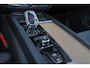 Volvo XC60 T6 Recharge AWD Ultra Dark - Luchtvering - Panorama/schuifdak - IntelliSafe Assist & Surround - 360º Camera - Harman/Kardon audio - Adaptieve LED koplampen - Verwarmde voorstoelen, stuur & achterbank - Parkeersensoren voor & achter - Elektr. bedienb. voorstoelen met geheugen - Head up display - Draadloze tel. lader - Elektr. inklapbare trekhaak - 20' LMV