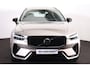 Volvo XC60 T6 Recharge AWD Ultra Dark - Luchtvering - Panorama/schuifdak - IntelliSafe Assist & Surround - 360º Camera - Harman/Kardon audio - Adaptieve LED koplampen - Verwarmde voorstoelen, stuur & achterbank - Parkeersensoren voor & achter - Elektr. bedienb. voorstoelen met geheugen - Head up display - Draadloze tel. lader - Elektr. inklapbare trekhaak - 20' LMV