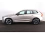 Volvo XC60 T6 Recharge AWD Ultra Dark - Luchtvering - Panorama/schuifdak - IntelliSafe Assist & Surround - 360º Camera - Harman/Kardon audio - Adaptieve LED koplampen - Verwarmde voorstoelen, stuur & achterbank - Parkeersensoren voor & achter - Elektr. bedienb. voorstoelen met geheugen - Head up display - Draadloze tel. lader - Elektr. inklapbare trekhaak - 20' LMV