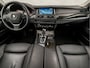BMW 5-Serie 520i Luxury Sport 184Pk Automaat (SCHUIFDAK, VIRTUAL COCKPIT, NAVIGATIE, MEMORY SEATS, LEDER, STOELVERWARMING, XENON, NIEUWE APK, NIEUWSTAAT)