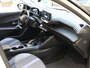 Peugeot e-2008 SUV Allure 50 kWh | Schuifdak | Keyless Entry | Stoelverwarming | 18 inch Velgen