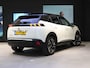 Peugeot e-2008 SUV Allure 50 kWh | Schuifdak | Keyless Entry | Stoelverwarming | 18 inch Velgen