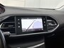 Peugeot 308 Blue Lease Active 110pk | Navigatie | Climate Control | Cruise Control | Parkeersensoren v+a | Armsteun | Elektrisch inklapbare spiegels | Bluetooth | Apple Carplay / Android Auto | DAB+ radio | Automatisch dimlicht | Regensensor | 16" lichtmetalen velgen |