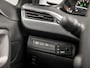 Peugeot 2008 1.2 PureTech Sport Automaat (APPLE CARPLAY, NAVIGATIE, PARKEERSENSOREN, SPORTSTOELEN, CRUISE, ARMSTEUN, NIEUWSTAAT)