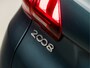 Peugeot 2008 1.2 PureTech Sport Automaat (APPLE CARPLAY, NAVIGATIE, PARKEERSENSOREN, SPORTSTOELEN, CRUISE, ARMSTEUN, NIEUWSTAAT)