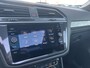 Volkswagen Tiguan 1.5 TSI ACT Highline Business R | Trekhaak | Pano | Stoelverwarming | Dodehoek Detector
