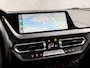 BMW 2-serie Gran Coupé 218i Sport Automaat (APPLE CARPLAY, M STUUR, GROOT NAVI, LEDER, GETINT GLAS, SFEERVERLICHTING, SPORTSTOELEN, DAB+, CRUISE, LED KOPLAMPEN, NIEUWSTAAT)