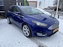 Ford Focus Wagon 1.0 Titanium Edition KEYLESS - NAV - VERW. VOORRAAM+STOELEN - !! NIEUWE DISTRIBUTIERIEM !! - TREKHAAK