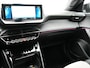 Peugeot e-2008 EV GT Pack 50 kWh | SoH 92,5% | Apple Carplay | Navigatie | Achteruitrij camera | Sportstoelen | Voorstoelen verwarmd | Parkeersensoren voor en achter |