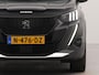 Peugeot e-2008 EV GT Pack 50 kWh | SoH 92,5% | Apple Carplay | Navigatie | Achteruitrij camera | Sportstoelen | Voorstoelen verwarmd | Parkeersensoren voor en achter |