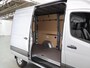 Mercedes-Benz Sprinter 319 CDI L2 H2 Select 4x4 | 3 zits | LED | Stoelverwarming | Dubbele Schuifdeur L + R | Achteruitrijcamera | Automaat | Trekhaak | Vloer en Wand Betimmering | Parkeersensoren | 4WD | 4MATIC |